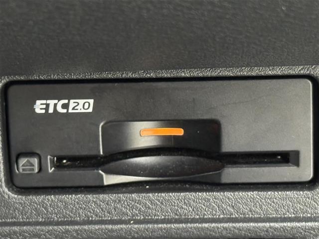 ノート オーテック　ＦＯＵＲ　純正ナビ／フルセグＴＶ　全方位カメラ　ワイヤレス充電　デジタルルームミラー　プロパイロット　エマージェンシーブレーキ　レーンキープ　ＢＳＭ　アクセル踏み間違い防止　シートヒーター　ステアリングヒーター（11枚目）