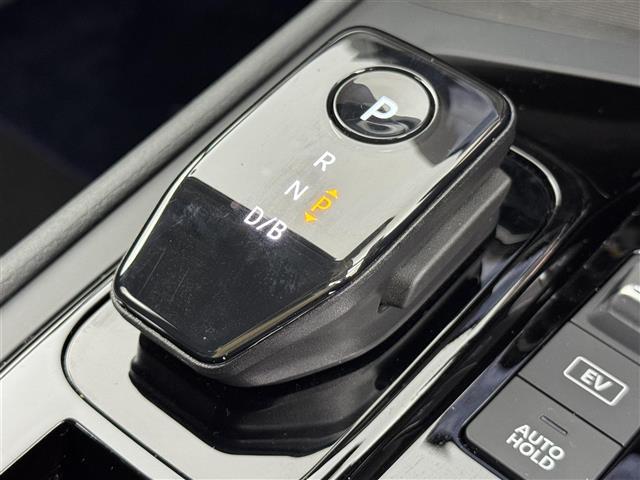 ノート オーテック　ＦＯＵＲ　純正ナビ／フルセグＴＶ　全方位カメラ　ワイヤレス充電　デジタルルームミラー　プロパイロット　エマージェンシーブレーキ　レーンキープ　ＢＳＭ　アクセル踏み間違い防止　シートヒーター　ステアリングヒーター（33枚目）