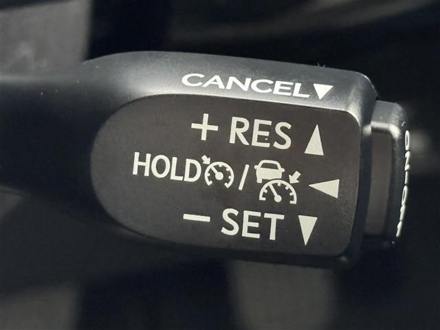 プリウス Sツーリングセレクション ワンオーナー 純正DAナビ バックカメラ ETC 前後ドラレコ レーダークルコン コーナーセンサー トヨタセーフティセンス 衝突軽減ブレーキ アクセル踏み間違い防止 シートヒーター 純正17インチAW(10枚目)