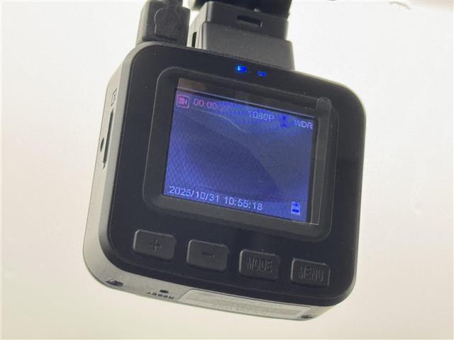 プリウス Sツーリングセレクション ワンオーナー 純正DAナビ バックカメラ ETC 前後ドラレコ レーダークルコン コーナーセンサー トヨタセーフティセンス 衝突軽減ブレーキ アクセル踏み間違い防止 シートヒーター 純正17インチAW(13枚目)