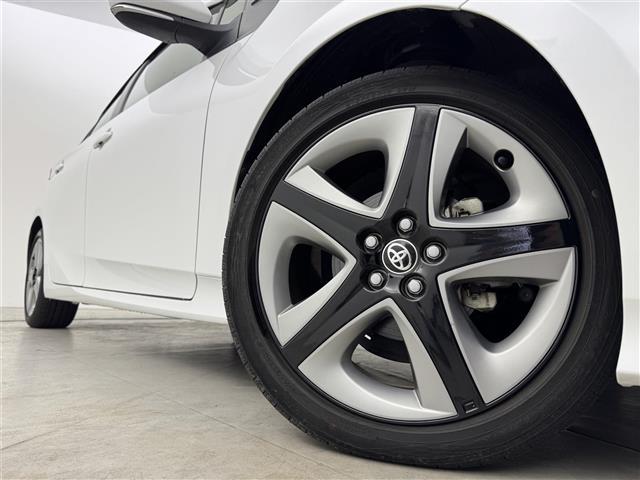 プリウス Sツーリングセレクション ワンオーナー 純正DAナビ バックカメラ ETC 前後ドラレコ レーダークルコン コーナーセンサー トヨタセーフティセンス 衝突軽減ブレーキ アクセル踏み間違い防止 シートヒーター 純正17インチAW(18枚目)