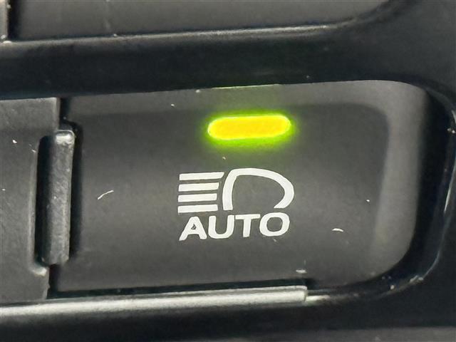 プリウス Sツーリングセレクション ワンオーナー 純正DAナビ バックカメラ ETC 前後ドラレコ レーダークルコン コーナーセンサー トヨタセーフティセンス 衝突軽減ブレーキ アクセル踏み間違い防止 シートヒーター 純正17インチAW(29枚目)