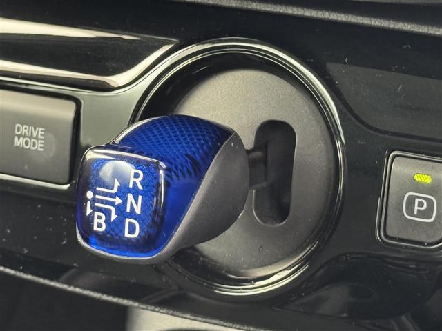 プリウス Sツーリングセレクション ワンオーナー 純正DAナビ バックカメラ ETC 前後ドラレコ レーダークルコン コーナーセンサー トヨタセーフティセンス 衝突軽減ブレーキ アクセル踏み間違い防止 シートヒーター 純正17インチAW(32枚目)