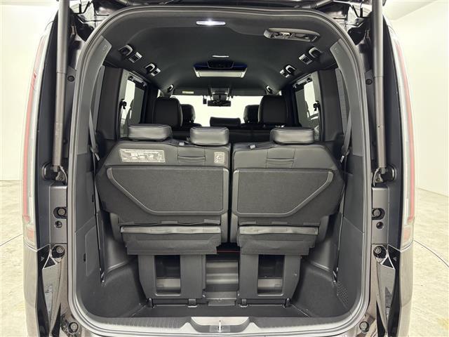 ステップワゴン ｅ：ＨＥＶスパーダ　無限エアロ／マフラー／１９インチＡＷ　純正１５．６インチフリップダウンモニター　純正ナビ　ＥＴＣ　前後ドラレコ　全方位カメラ　両側パワースライドドア　レーダークルコン　衝突軽減システム　シートヒーター（16枚目）