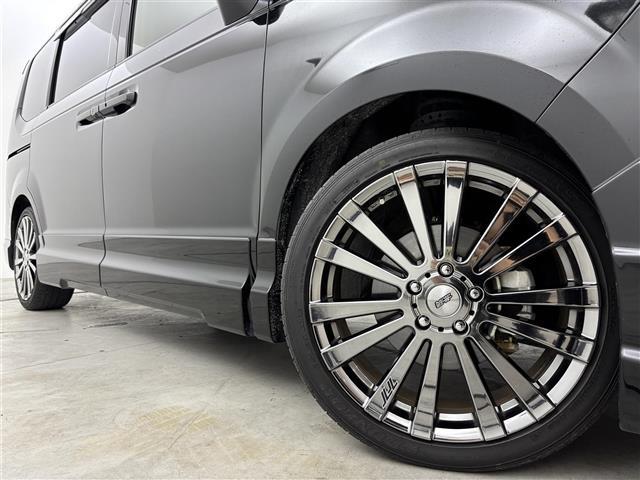 ステップワゴン ｅ：ＨＥＶスパーダ　無限エアロ／マフラー／１９インチＡＷ　純正１５．６インチフリップダウンモニター　純正ナビ　ＥＴＣ　前後ドラレコ　全方位カメラ　両側パワースライドドア　レーダークルコン　衝突軽減システム　シートヒーター（18枚目）