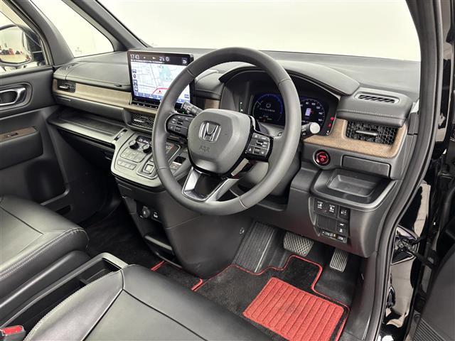 ステップワゴン ｅ：ＨＥＶスパーダ　無限エアロ／マフラー／１９インチＡＷ　純正１５．６インチフリップダウンモニター　純正ナビ　ＥＴＣ　前後ドラレコ　全方位カメラ　両側パワースライドドア　レーダークルコン　衝突軽減システム　シートヒーター（23枚目）