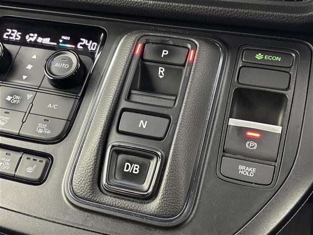 ステップワゴン ｅ：ＨＥＶスパーダ　無限エアロ／マフラー／１９インチＡＷ　純正１５．６インチフリップダウンモニター　純正ナビ　ＥＴＣ　前後ドラレコ　全方位カメラ　両側パワースライドドア　レーダークルコン　衝突軽減システム　シートヒーター（30枚目）