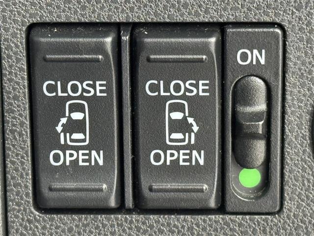 【両側パワースライドドア】小さなお子さまでもボタン一つで乗り降りラクラクです！両手に荷物を抱えている状態でもボタンを押せば自動で開閉するので、お買い物やお出かけの際にはとっても重宝します！