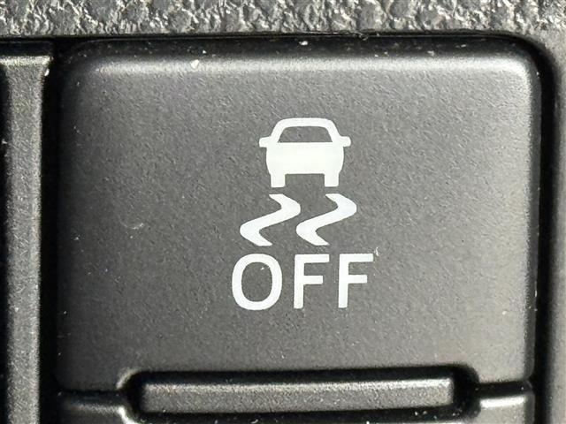 【横滑り防止装置（ダイハツビークルスタビリティコントロールシステム）】雨や雪で滑りやすい路面などで横滑りが発生した時、ブレーキとエンジン出力を自動的にコントロールし、優れた車両安定性を実現します！