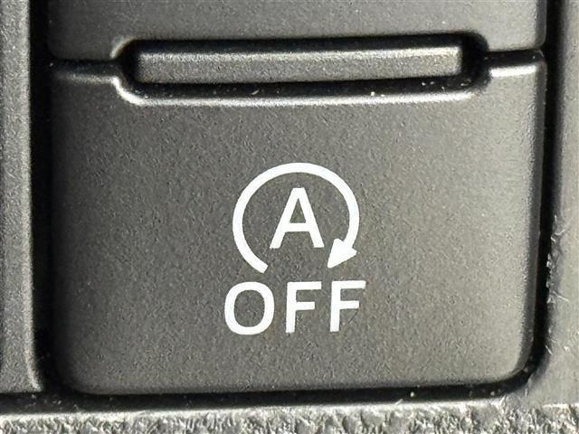 【アイドリングストップ】信号待ちや一時停止時に、エンジンのアイドリングを自動的にストップして、燃費の向上に貢献します！