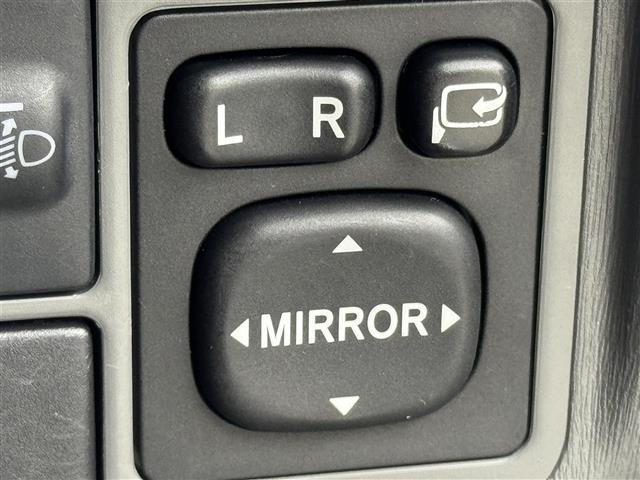 プリウス L 純正CDコンポ スマートキー 純正15インチアルミホイール オートライト ステアリングスイッチ 電動格納式ミラー 純正フロアマット レベライザー ドアバイザー エンジンプッシュスタート(6枚目)