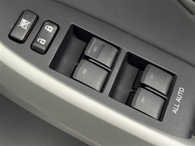 プリウス L 純正CDコンポ スマートキー 純正15インチアルミホイール オートライト ステアリングスイッチ 電動格納式ミラー 純正フロアマット レベライザー ドアバイザー エンジンプッシュスタート(8枚目)