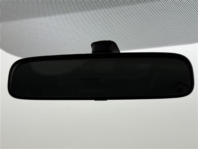 プリウス L 純正CDコンポ スマートキー 純正15インチアルミホイール オートライト ステアリングスイッチ 電動格納式ミラー 純正フロアマット レベライザー ドアバイザー エンジンプッシュスタート(12枚目)