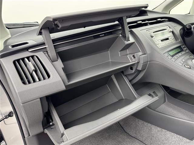 プリウス L 純正CDコンポ スマートキー 純正15インチアルミホイール オートライト ステアリングスイッチ 電動格納式ミラー 純正フロアマット レベライザー ドアバイザー エンジンプッシュスタート(13枚目)