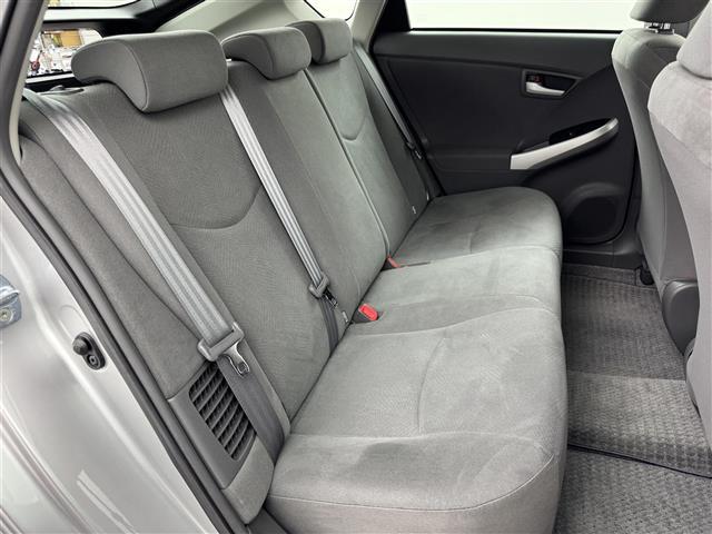 プリウス L 純正CDコンポ スマートキー 純正15インチアルミホイール オートライト ステアリングスイッチ 電動格納式ミラー 純正フロアマット レベライザー ドアバイザー エンジンプッシュスタート(15枚目)