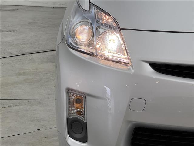 プリウス L 純正CDコンポ スマートキー 純正15インチアルミホイール オートライト ステアリングスイッチ 電動格納式ミラー 純正フロアマット レベライザー ドアバイザー エンジンプッシュスタート(17枚目)