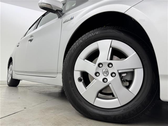 プリウス L 純正CDコンポ スマートキー 純正15インチアルミホイール オートライト ステアリングスイッチ 電動格納式ミラー 純正フロアマット レベライザー ドアバイザー エンジンプッシュスタート(18枚目)