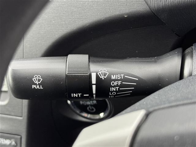 プリウス L 純正CDコンポ スマートキー 純正15インチアルミホイール オートライト ステアリングスイッチ 電動格納式ミラー 純正フロアマット レベライザー ドアバイザー エンジンプッシュスタート(26枚目)