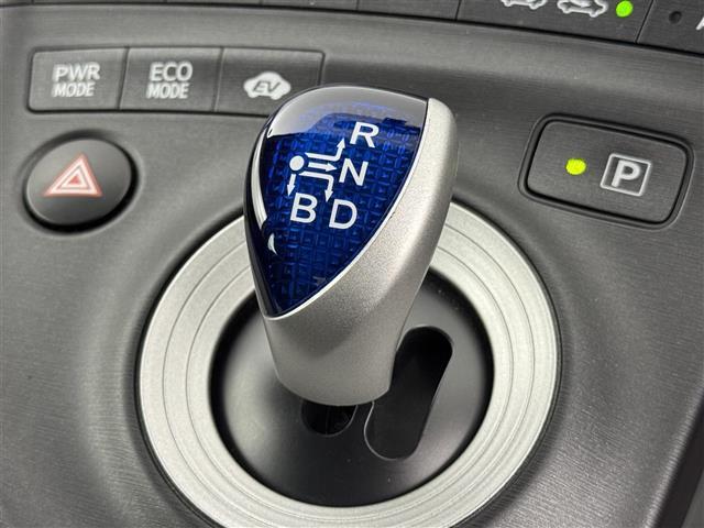 プリウス L 純正CDコンポ スマートキー 純正15インチアルミホイール オートライト ステアリングスイッチ 電動格納式ミラー 純正フロアマット レベライザー ドアバイザー エンジンプッシュスタート(29枚目)