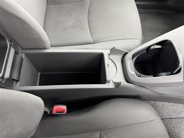 プリウス L 純正CDコンポ スマートキー 純正15インチアルミホイール オートライト ステアリングスイッチ 電動格納式ミラー 純正フロアマット レベライザー ドアバイザー エンジンプッシュスタート(30枚目)