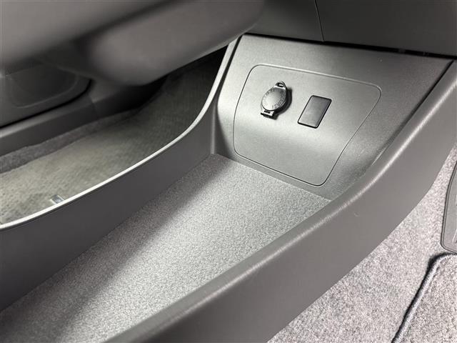 プリウス L 純正CDコンポ スマートキー 純正15インチアルミホイール オートライト ステアリングスイッチ 電動格納式ミラー 純正フロアマット レベライザー ドアバイザー エンジンプッシュスタート(31枚目)