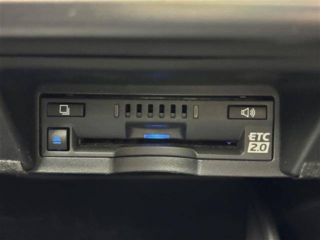 クラウンハイブリッド ＲＳ　リミテッドＩＩ　純正ＤＡ　ＥＴＣ２．０　全方位カメラ　レーダークルーズコントロール　衝突被害軽減システム　レーンキープ　コーナーセンサー　シートヒーター／クーラー　ステアリングヒーター　パワーシート　パワーバックドア（7枚目）