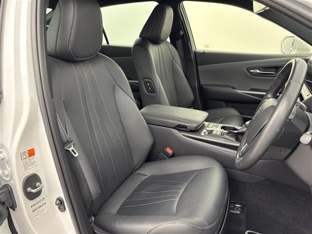 クラウンハイブリッド ＲＳ　リミテッドＩＩ　純正ＤＡ　ＥＴＣ２．０　全方位カメラ　レーダークルーズコントロール　衝突被害軽減システム　レーンキープ　コーナーセンサー　シートヒーター／クーラー　ステアリングヒーター　パワーシート　パワーバックドア（14枚目）