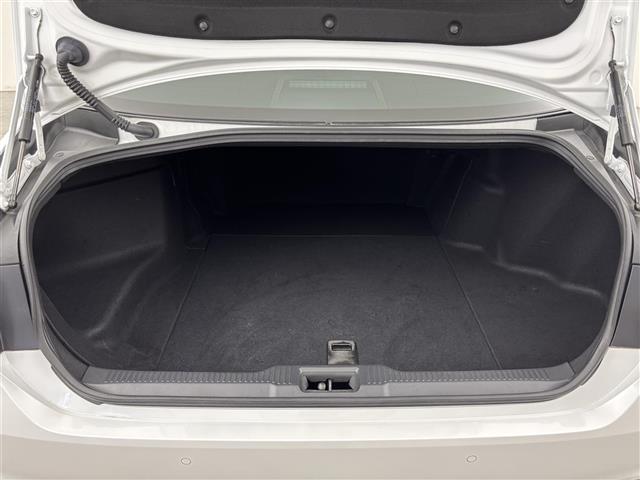 クラウンハイブリッド ＲＳ　リミテッドＩＩ　純正ＤＡ　ＥＴＣ２．０　全方位カメラ　レーダークルーズコントロール　衝突被害軽減システム　レーンキープ　コーナーセンサー　シートヒーター／クーラー　ステアリングヒーター　パワーシート　パワーバックドア（16枚目）