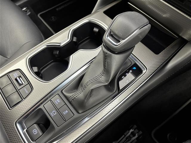 クラウンハイブリッド ＲＳ　リミテッドＩＩ　純正ＤＡ　ＥＴＣ２．０　全方位カメラ　レーダークルーズコントロール　衝突被害軽減システム　レーンキープ　コーナーセンサー　シートヒーター／クーラー　ステアリングヒーター　パワーシート　パワーバックドア（28枚目）