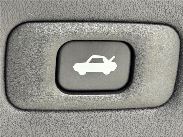 クラウンハイブリッド ＲＳ　リミテッドＩＩ　純正ＤＡ　ＥＴＣ２．０　全方位カメラ　レーダークルーズコントロール　衝突被害軽減システム　レーンキープ　コーナーセンサー　シートヒーター／クーラー　ステアリングヒーター　パワーシート　パワーバックドア（30枚目）