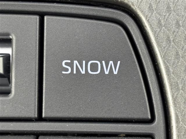 クラウンハイブリッド ＲＳ　リミテッドＩＩ　純正ＤＡ　ＥＴＣ２．０　全方位カメラ　レーダークルーズコントロール　衝突被害軽減システム　レーンキープ　コーナーセンサー　シートヒーター／クーラー　ステアリングヒーター　パワーシート　パワーバックドア（33枚目）