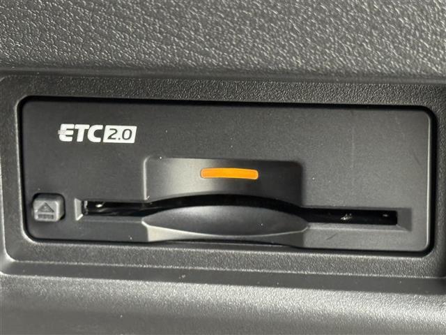 セレナ e-パワー ハイウェイスターV 登録済未使用車 後席モニター 純正DAナビ 全方位カメラ デジタルインナーミラー ワイヤレス充電 ETC2.0 プロパイロット エマージェンシーブレーキ レーンキープ BSW 両側電動スライドドア(9枚目)