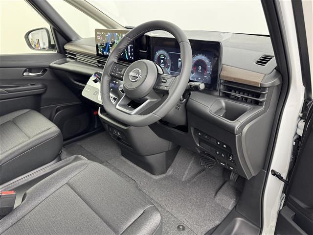 セレナ e-パワー ハイウェイスターV 登録済未使用車 後席モニター 純正DAナビ 全方位カメラ デジタルインナーミラー ワイヤレス充電 ETC2.0 プロパイロット エマージェンシーブレーキ レーンキープ BSW 両側電動スライドドア(23枚目)