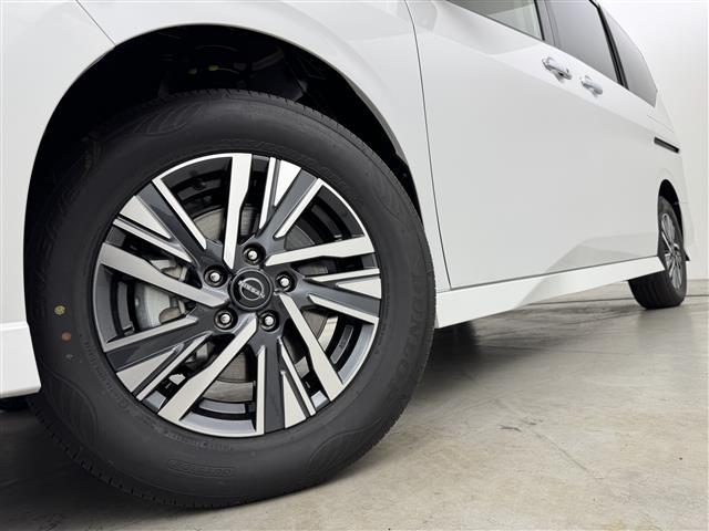 セレナ e-パワー ハイウェイスターV 登録済未使用車 後席モニター 純正DAナビ 全方位カメラ デジタルインナーミラー ワイヤレス充電 ETC2.0 プロパイロット エマージェンシーブレーキ レーンキープ BSW 両側電動スライドドア(41枚目)