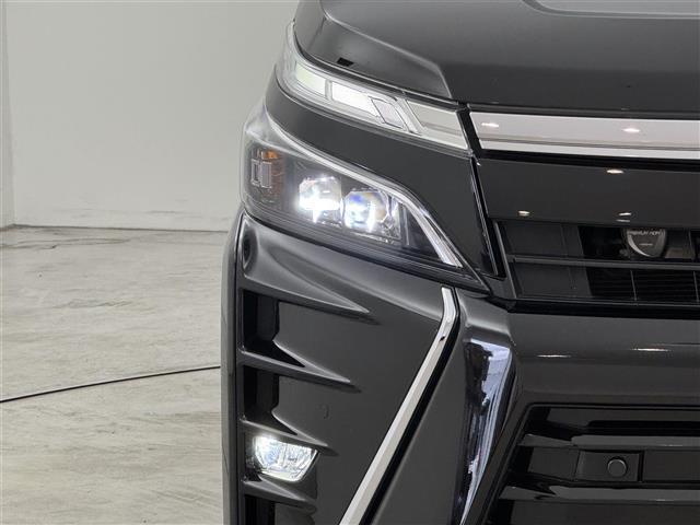 ヴォクシー ZS 煌III 後席モニター 純正10型ナビ/フルセグTV バックカメラ 前後ドラレコ クルーズコントロール コーナーセンサー 衝突軽減 レーンキープ アクセル踏み間違い防止 両側電動スライドドア ハーフレザーシート(17枚目)