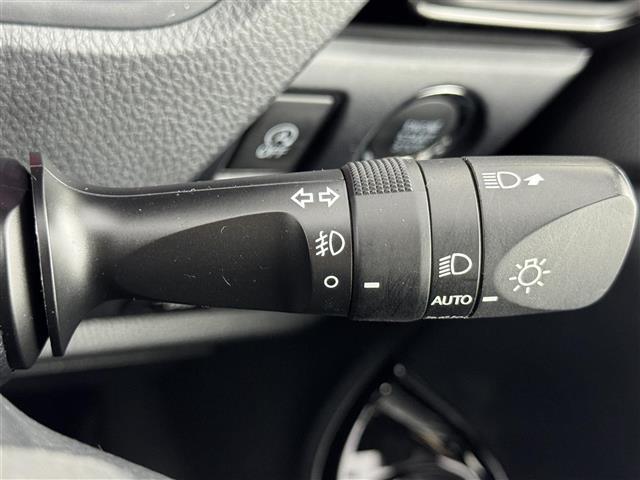 ヴォクシー ZS 煌III 後席モニター 純正10型ナビ/フルセグTV バックカメラ 前後ドラレコ クルーズコントロール コーナーセンサー 衝突軽減 レーンキープ アクセル踏み間違い防止 両側電動スライドドア ハーフレザーシート(27枚目)