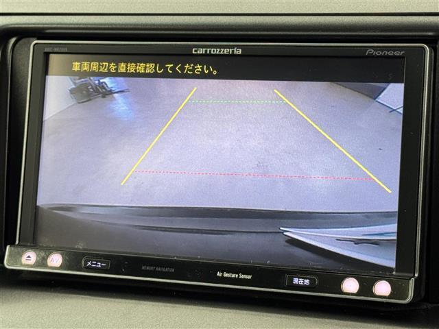 【バックモニター】後ろのカメラの映像がモニターに映し出されるので、後方の見えない死角や、障害物との距離感などもしっかり安全確認することができます！