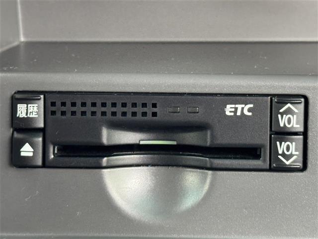 ◆【ＥＴＣ】有料道路を利用する際に料金所で停止することなく通過できる、ＥＴＣ車載器（ノンストップ自動料金収受システム機器）が装備されています。セットアップを行うことで利用可能になります。