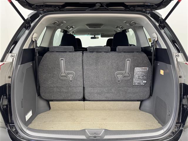 【トランク】積み込みやすくて、たっぷり積める荷室です。乗車人数と荷物の量や大きさによってシートアレンジをすることでより快適なドライブが可能です！