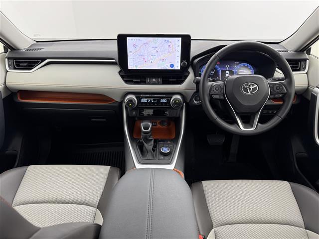 ＲＡＶ４ アドベンチャー　サンルーフ　純正１０．５型ＤＡナビ　バックカメラ　デジタルルームミラー　トヨタセーフティセンス　アクセル踏み間違い防止　ＢＳＭ　シートベンチレーション／ヒーター　ステアリングヒーター　パワーバックドア（2枚目）