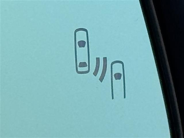 ＲＡＶ４ アドベンチャー　サンルーフ　純正１０．５型ＤＡナビ　バックカメラ　デジタルルームミラー　トヨタセーフティセンス　アクセル踏み間違い防止　ＢＳＭ　シートベンチレーション／ヒーター　ステアリングヒーター　パワーバックドア（10枚目）