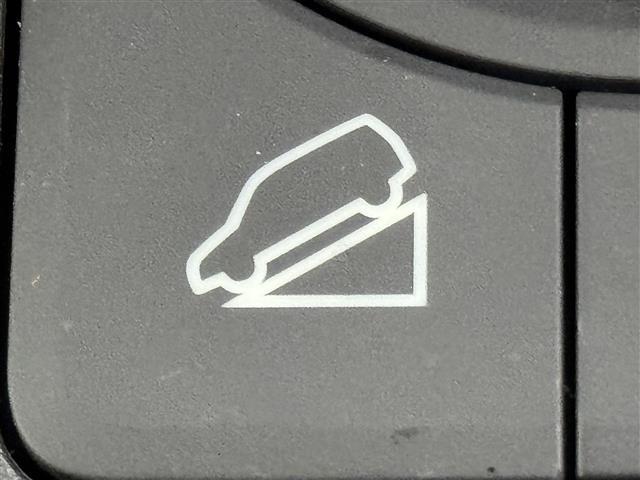 ＲＡＶ４ アドベンチャー　サンルーフ　純正１０．５型ＤＡナビ　バックカメラ　デジタルルームミラー　トヨタセーフティセンス　アクセル踏み間違い防止　ＢＳＭ　シートベンチレーション／ヒーター　ステアリングヒーター　パワーバックドア（11枚目）