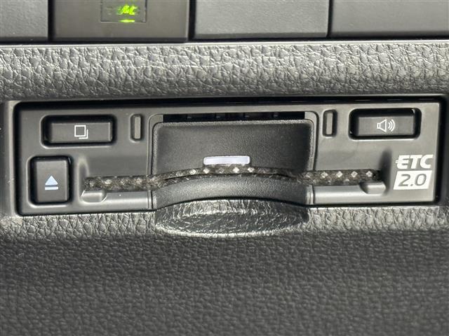 ＲＡＶ４ アドベンチャー　サンルーフ　純正１０．５型ＤＡナビ　バックカメラ　デジタルルームミラー　トヨタセーフティセンス　アクセル踏み間違い防止　ＢＳＭ　シートベンチレーション／ヒーター　ステアリングヒーター　パワーバックドア（13枚目）