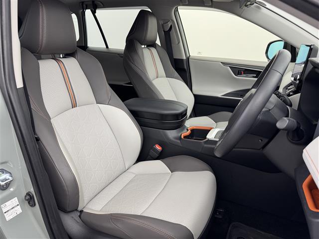 ＲＡＶ４ アドベンチャー　サンルーフ　純正１０．５型ＤＡナビ　バックカメラ　デジタルルームミラー　トヨタセーフティセンス　アクセル踏み間違い防止　ＢＳＭ　シートベンチレーション／ヒーター　ステアリングヒーター　パワーバックドア（14枚目）