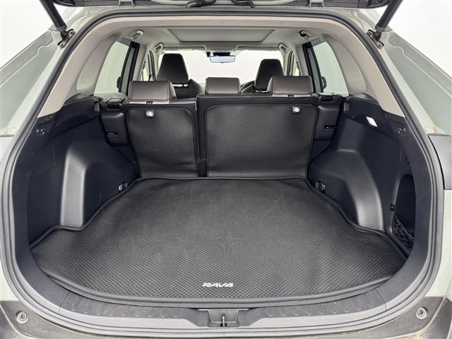 ＲＡＶ４ アドベンチャー　サンルーフ　純正１０．５型ＤＡナビ　バックカメラ　デジタルルームミラー　トヨタセーフティセンス　アクセル踏み間違い防止　ＢＳＭ　シートベンチレーション／ヒーター　ステアリングヒーター　パワーバックドア（16枚目）
