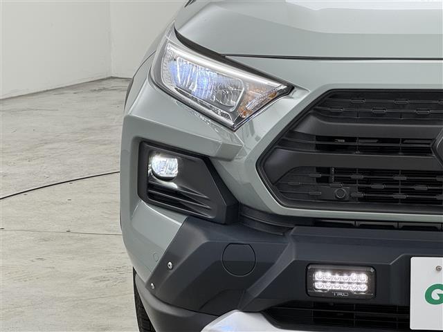ＲＡＶ４ アドベンチャー　サンルーフ　純正１０．５型ＤＡナビ　バックカメラ　デジタルルームミラー　トヨタセーフティセンス　アクセル踏み間違い防止　ＢＳＭ　シートベンチレーション／ヒーター　ステアリングヒーター　パワーバックドア（17枚目）