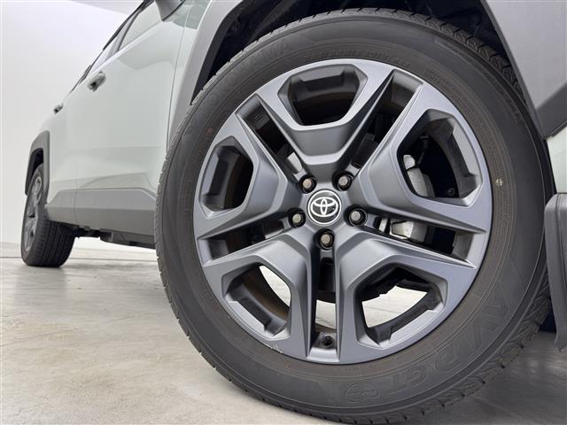 ＲＡＶ４ アドベンチャー　サンルーフ　純正１０．５型ＤＡナビ　バックカメラ　デジタルルームミラー　トヨタセーフティセンス　アクセル踏み間違い防止　ＢＳＭ　シートベンチレーション／ヒーター　ステアリングヒーター　パワーバックドア（18枚目）