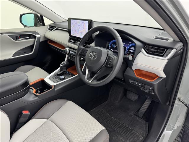 ＲＡＶ４ アドベンチャー　サンルーフ　純正１０．５型ＤＡナビ　バックカメラ　デジタルルームミラー　トヨタセーフティセンス　アクセル踏み間違い防止　ＢＳＭ　シートベンチレーション／ヒーター　ステアリングヒーター　パワーバックドア（23枚目）