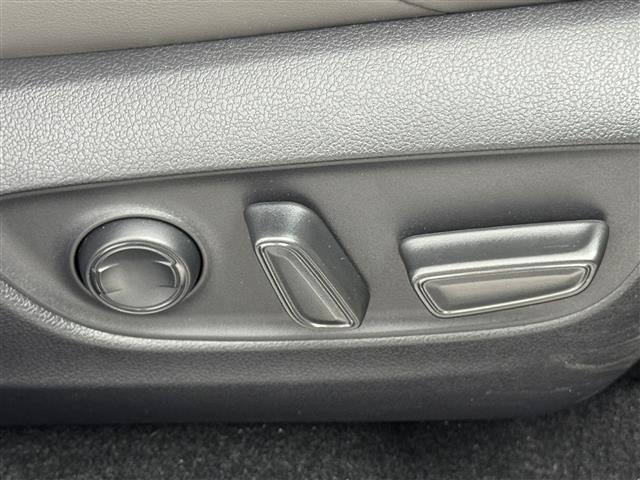 ＲＡＶ４ アドベンチャー　サンルーフ　純正１０．５型ＤＡナビ　バックカメラ　デジタルルームミラー　トヨタセーフティセンス　アクセル踏み間違い防止　ＢＳＭ　シートベンチレーション／ヒーター　ステアリングヒーター　パワーバックドア（33枚目）