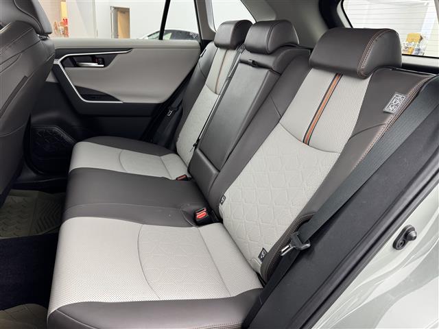 ＲＡＶ４ アドベンチャー　サンルーフ　純正１０．５型ＤＡナビ　バックカメラ　デジタルルームミラー　トヨタセーフティセンス　アクセル踏み間違い防止　ＢＳＭ　シートベンチレーション／ヒーター　ステアリングヒーター　パワーバックドア（38枚目）